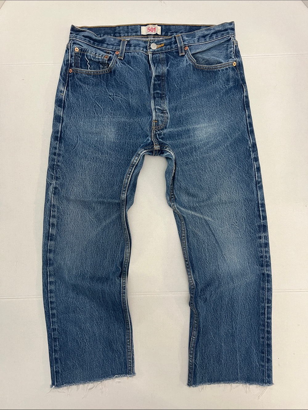 VINTAGE Y2K 2003 LEVI’S 501 ORIGINAL FIT
JEANS DISTRESSED